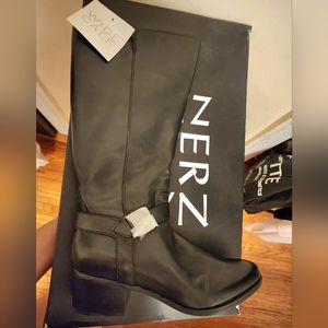 Women's boots Naturalizer black size 10 wide Calf